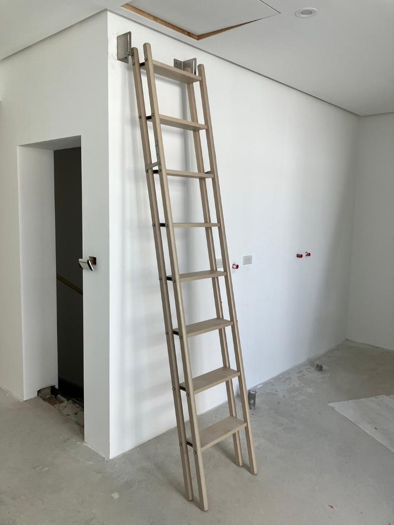 cầu thang gác xép