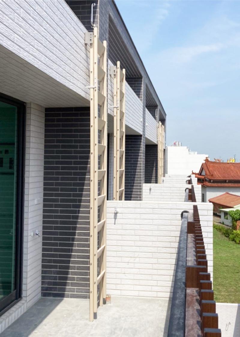 cầu thang xếp tường